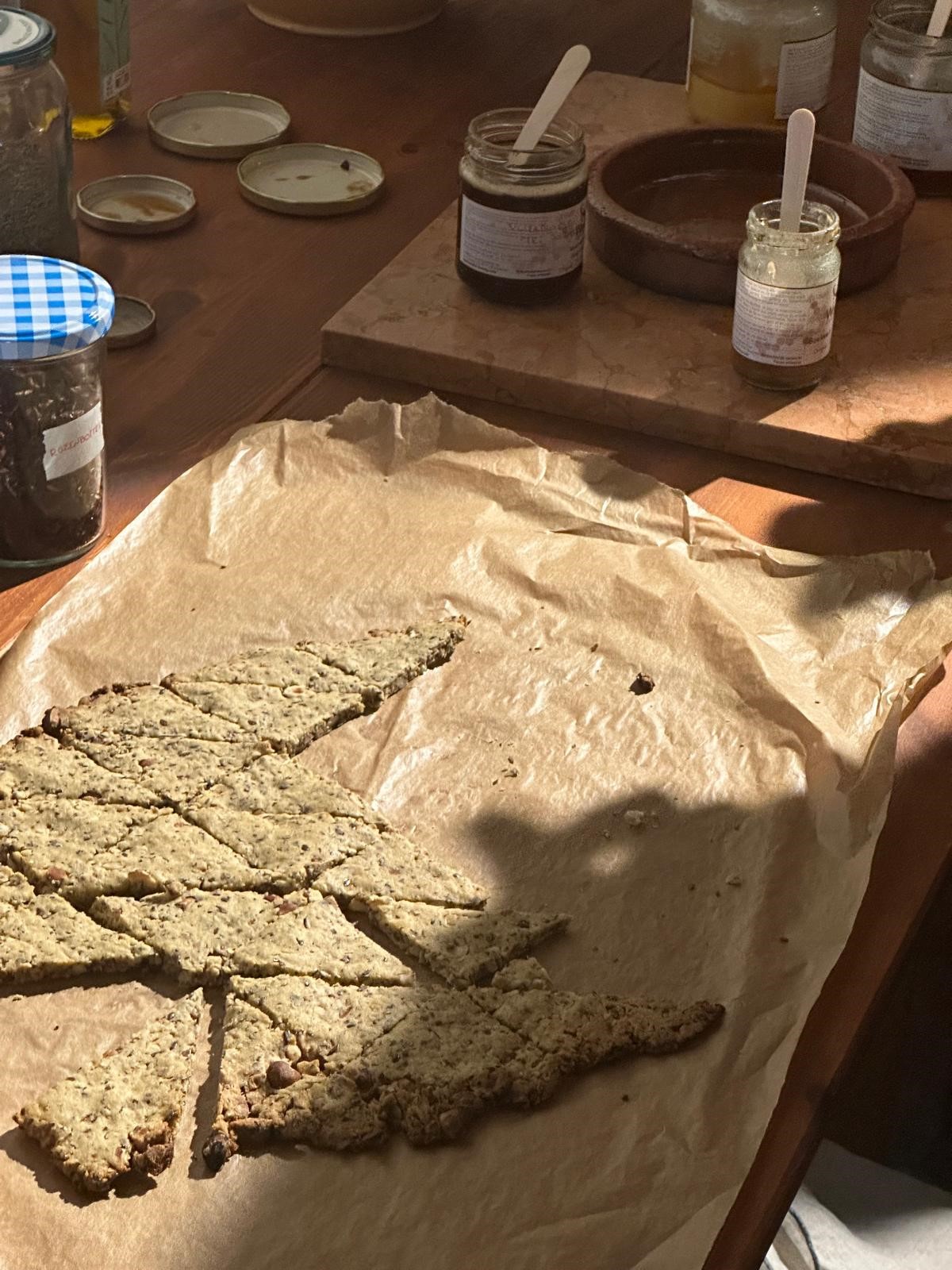 De cursisten van Forest to Plate leerden een wild granengebak maken in de getijdenmolen.